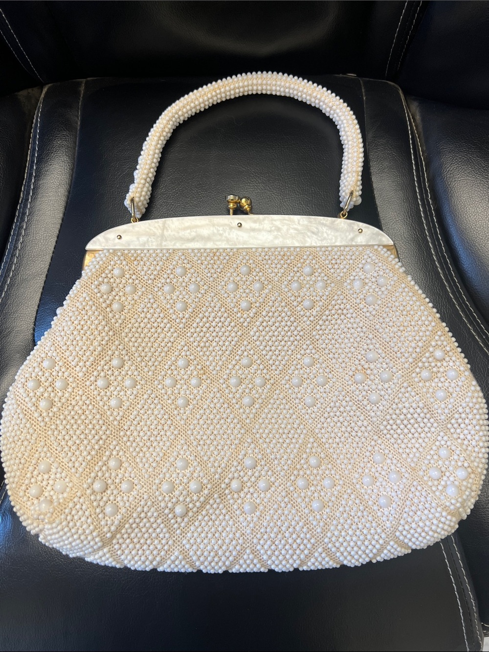 Vintage 1950’s made in Hong Kong beaded handbag with lucite and kiss lock close